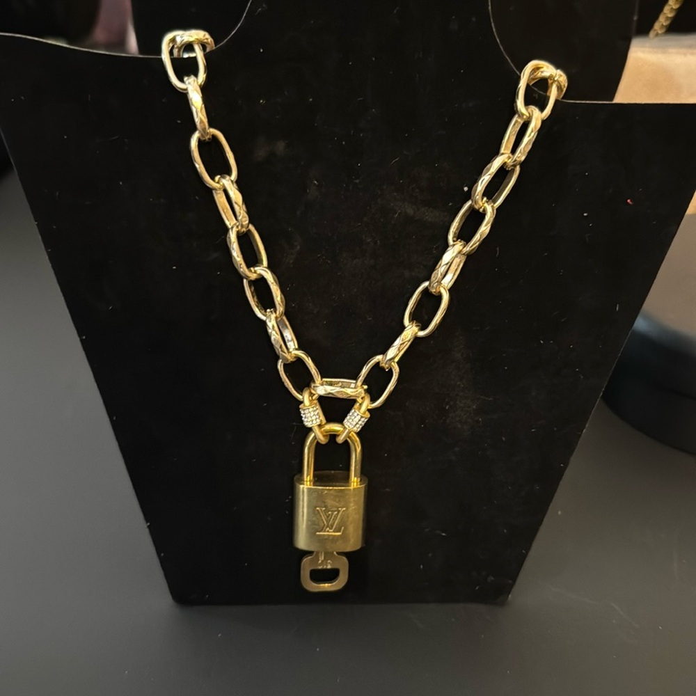 Louis Vuitton 🔐 Lock & Key with Unbranded Fashion Chain, #310, EUC Lock